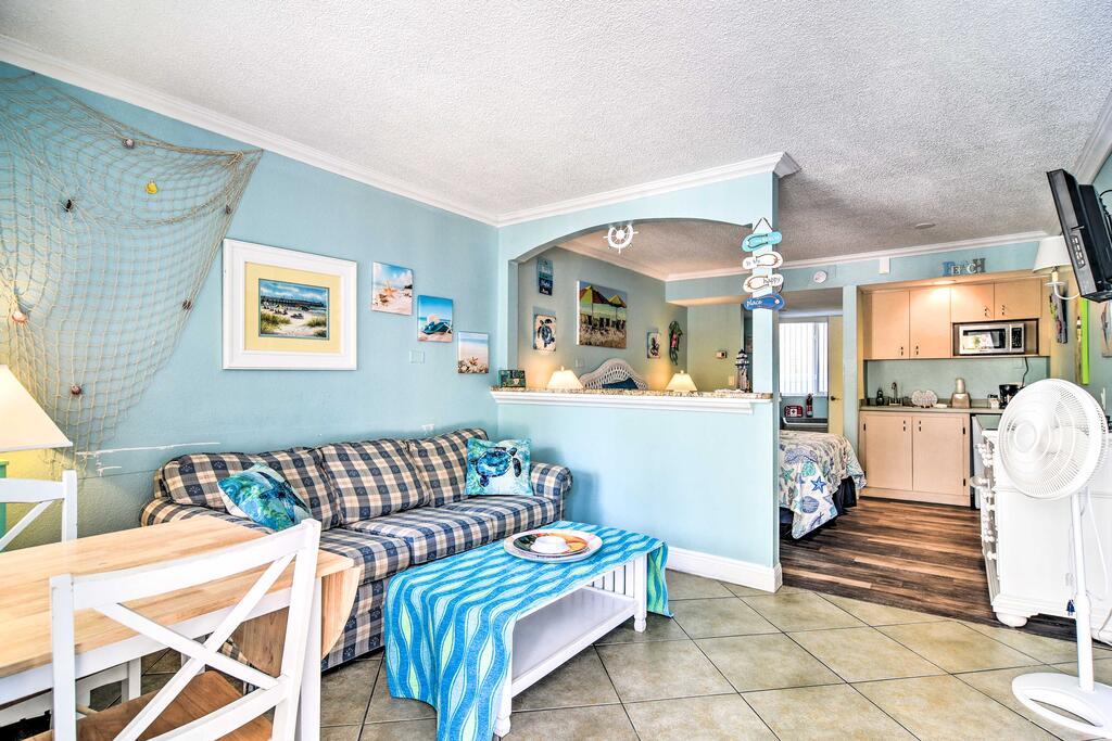 Lively Studio W/Pool Access, Across From Gulf - thumb 3