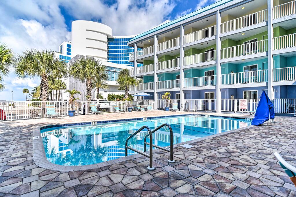 Lively Studio W/Pool Access, Across From Gulf - thumb 1
