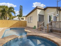 Mangrove Breeze Cottage 2 2 Bedrooms Pets WiFi Walk to Beach Sleeps 6 Orlando Tourists