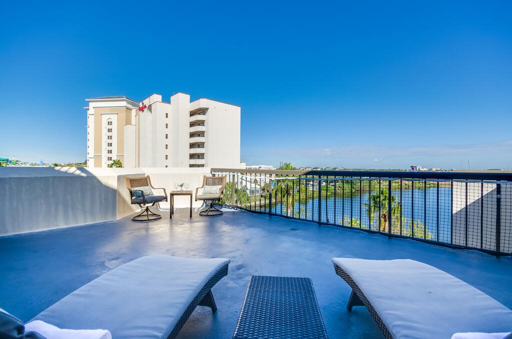 Modern Studio Apartment With Private Terrace Next To Universal Studios Parks - thumb 0