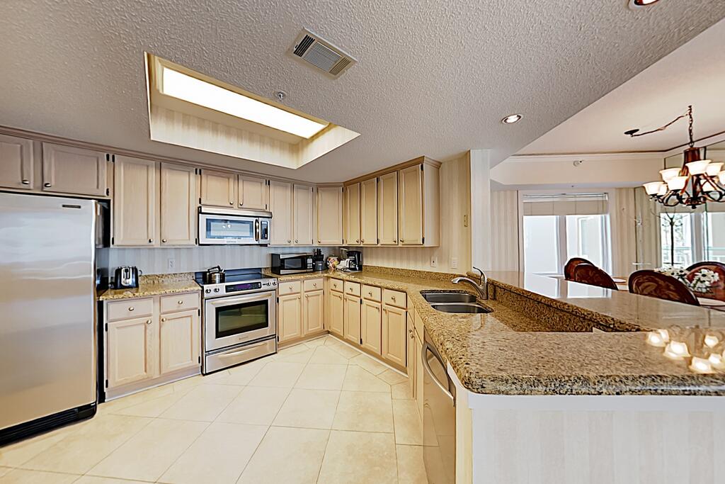 Ocean-View Corner Villa - Beachfront Pool, Hot Tub Condo - thumb 2