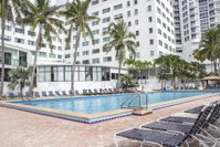 Oceanfront Studio Sleeps 4 with Kitchenette 10 min from South beach Orlando Tourists