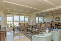 Oceanview jewel for large families Beachfront resort shared pools  jacuzzi Orlando Tourists