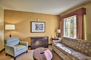 Orlando Condo W/ Pool  2 Miles To Universal!