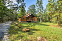 Peaceful Cabin with Deck 3 Mi to Little River Canyon Orlando Tourists