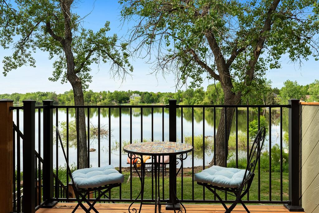 Peaceful Retro Retreat With Stunning Lake Views!! - thumb 2