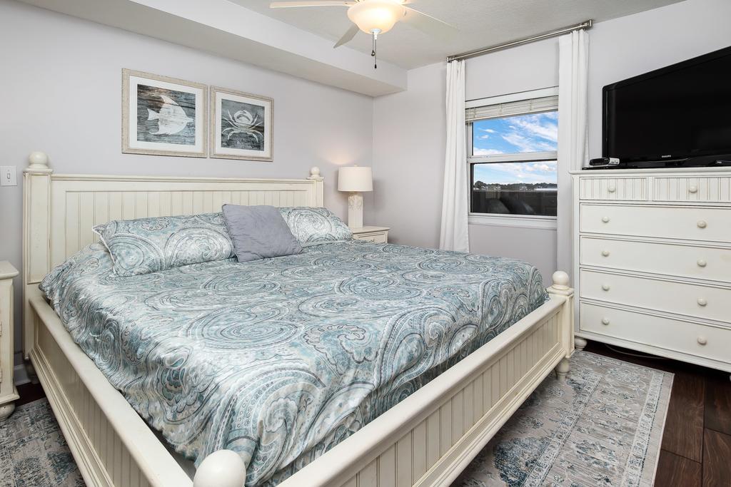 Pelican Isle 311: AMAZING! STAINLESS, GRANITE, 4LED/DVD TVs, RESERVED PARKING - thumb 2