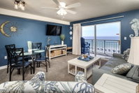 Pelican Isle 502 Comfy beachfront - WiFi full kitchen pool Beach Service Orlando Tourists