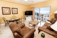Pelican Isle 602 TOP FLOOR 1BR/2BA OFFERS THE BEST VIEWS AROUND VERY COMFY Orlando Tourists