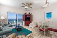 Pelican Isle 608 Charming - on the beach Balcony pool Free Beach Service Orlando Tourists
