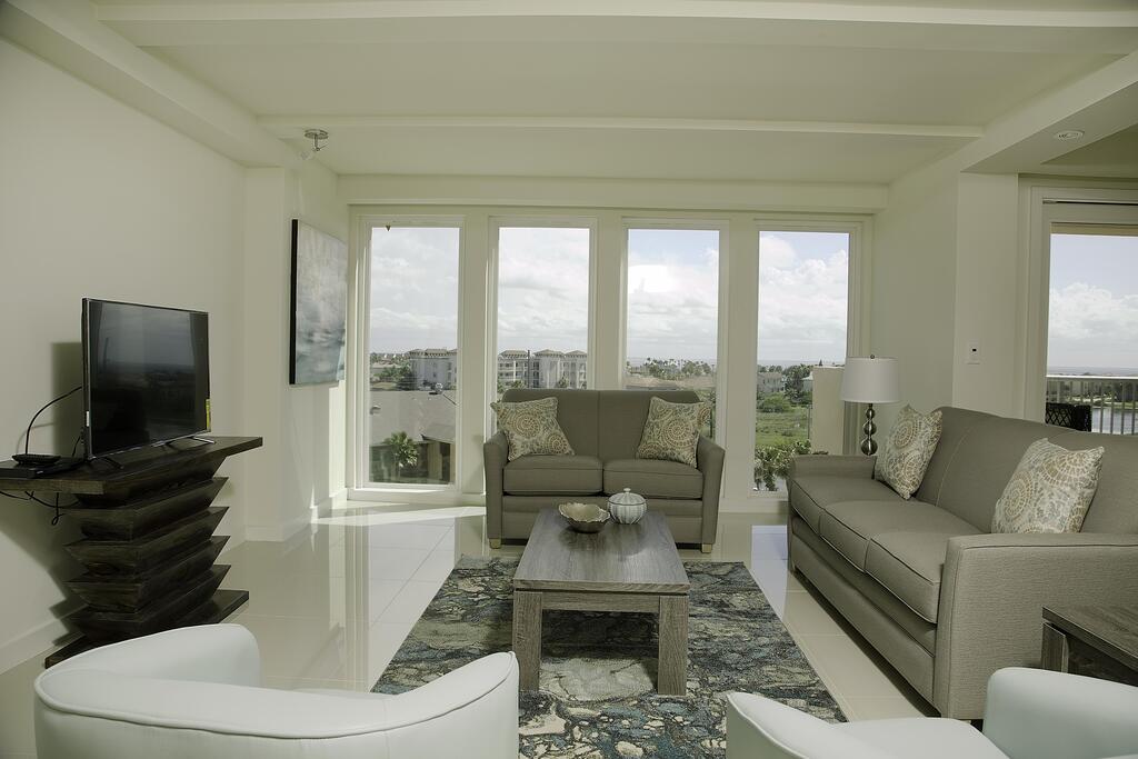 Perfect Condo, Room For Everyone! Beachfront Resort Pet Friendly - thumb 0