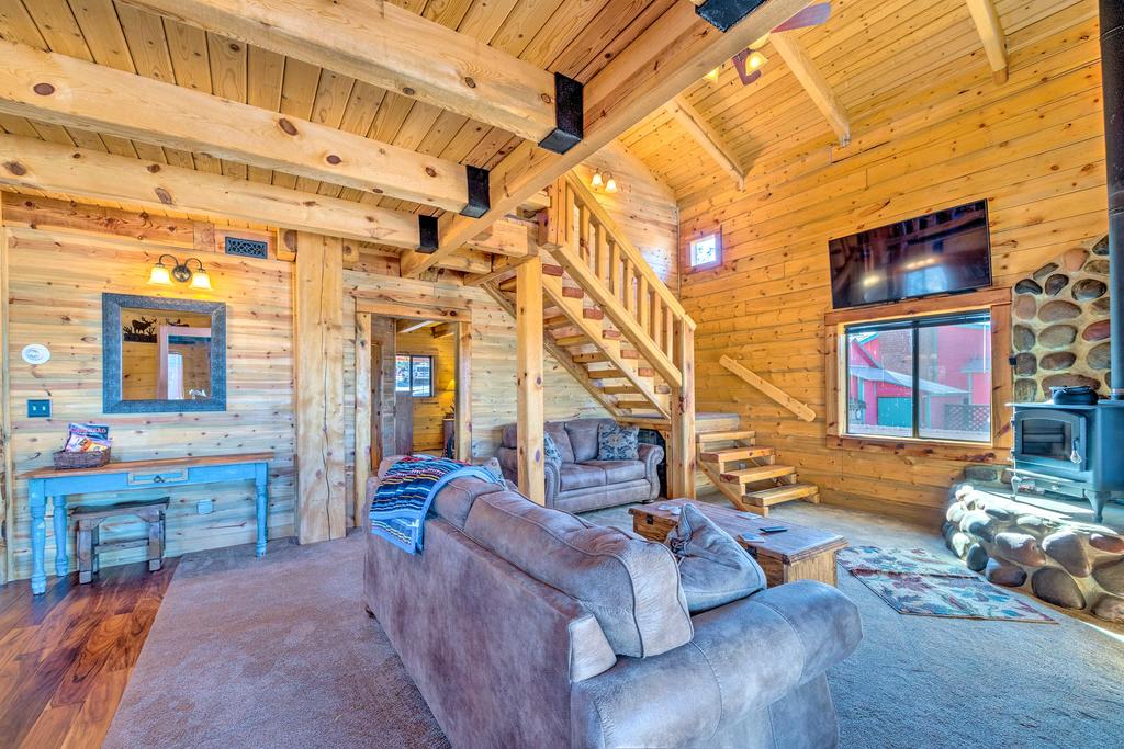Pet-Friendly Cloudcroft Cabin - Walk To Shops&Food! - thumb 2