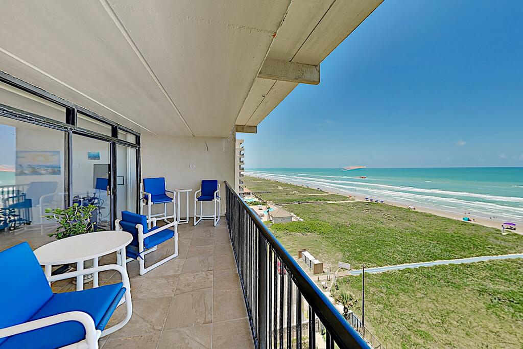 Picture-Perfect Gulf Views, Pools, Tennis & Sauna Condo - thumb 0