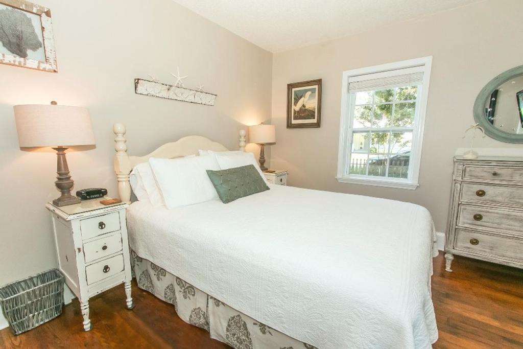 Pineapple Cottage - thumb 1