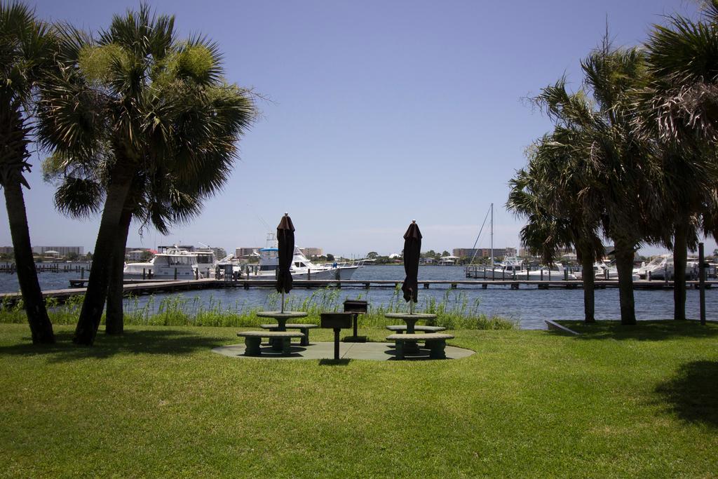 Pirates' Bay Marina - thumb 0
