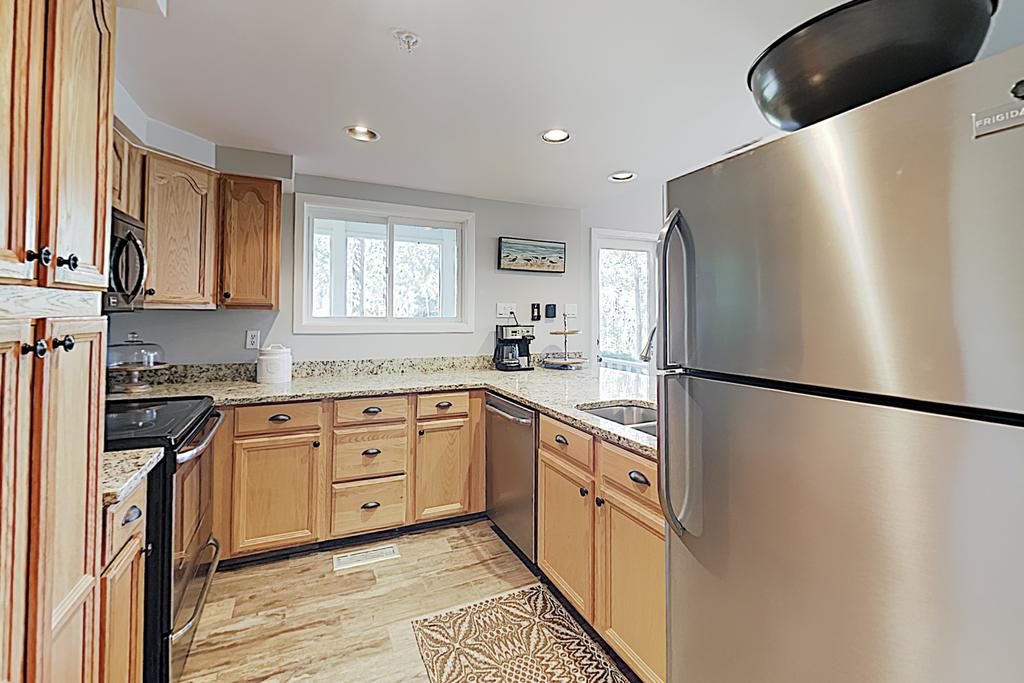 Polished Huntington Villa W/ Pool & Hot Tubs Villa - thumb 2