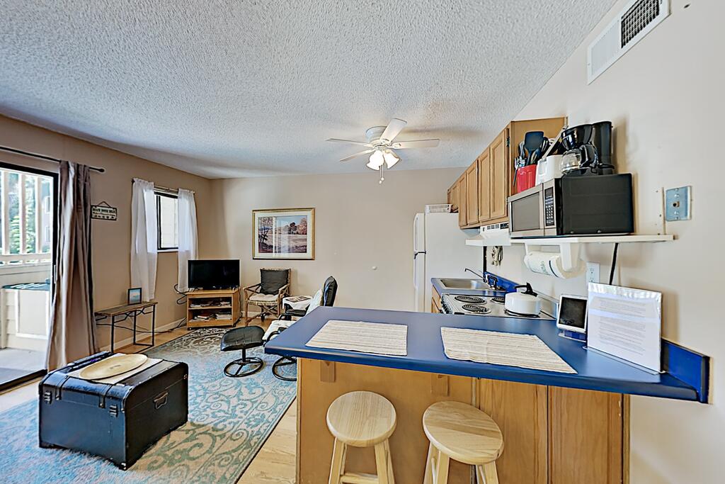 Poolside Condo, Steps From The Beach! Condo - thumb 2