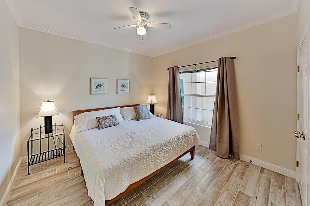 Prime Gulf Getaway W/ Pool - Walk To Beach, Dining Condo - thumb 3