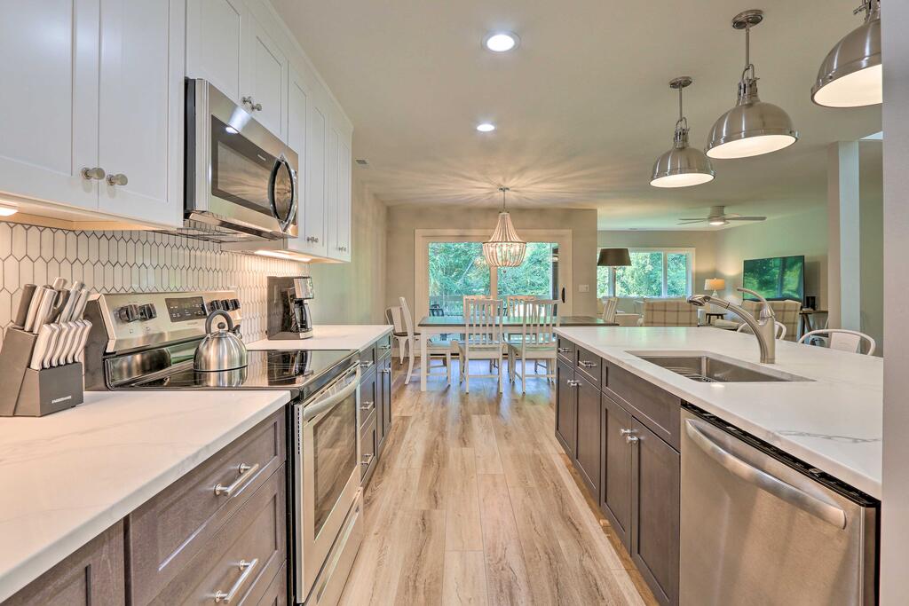 Pristine Shipyard Resort Condo With Pool Access - thumb 2
