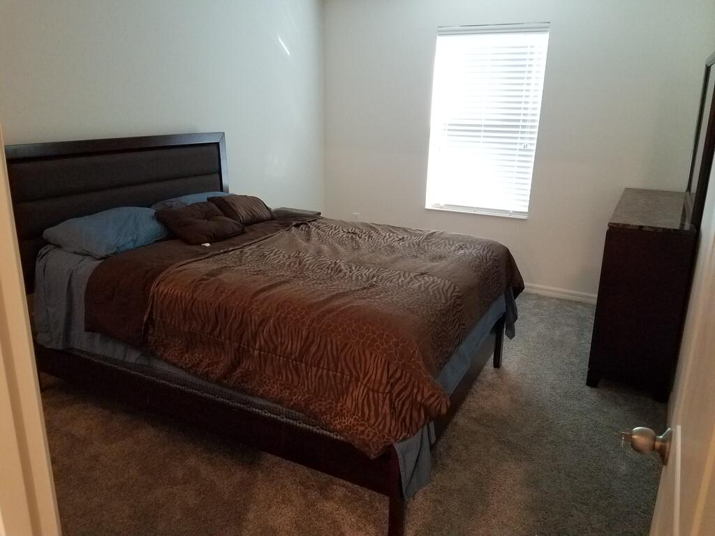Private Room In Brand New House Near All Attractions - thumb 1