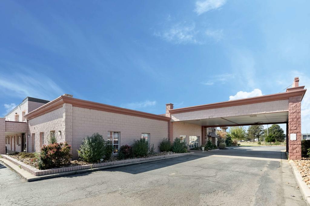 Quality Inn & Suites - thumb 1