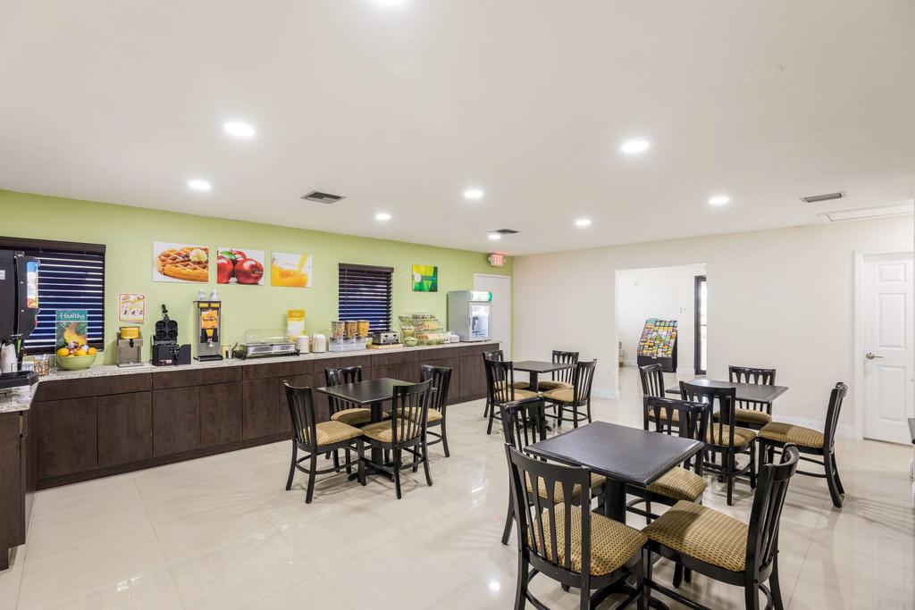 Quality Inn & Suites Downtown - thumb 2