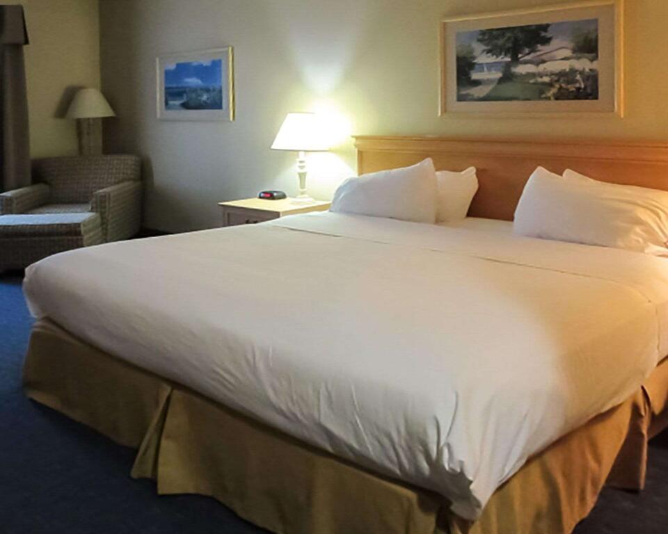 Quality Inn & Suites Sneads Ferry- North Topsail Beach - thumb 2