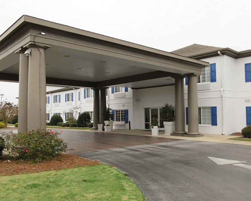 Quality Inn & Suites Sneads Ferry- North Topsail Beach - thumb 0