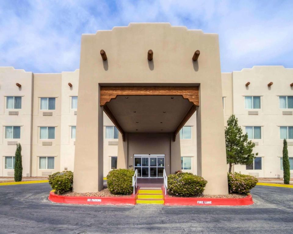 Quality Suites University - thumb 0