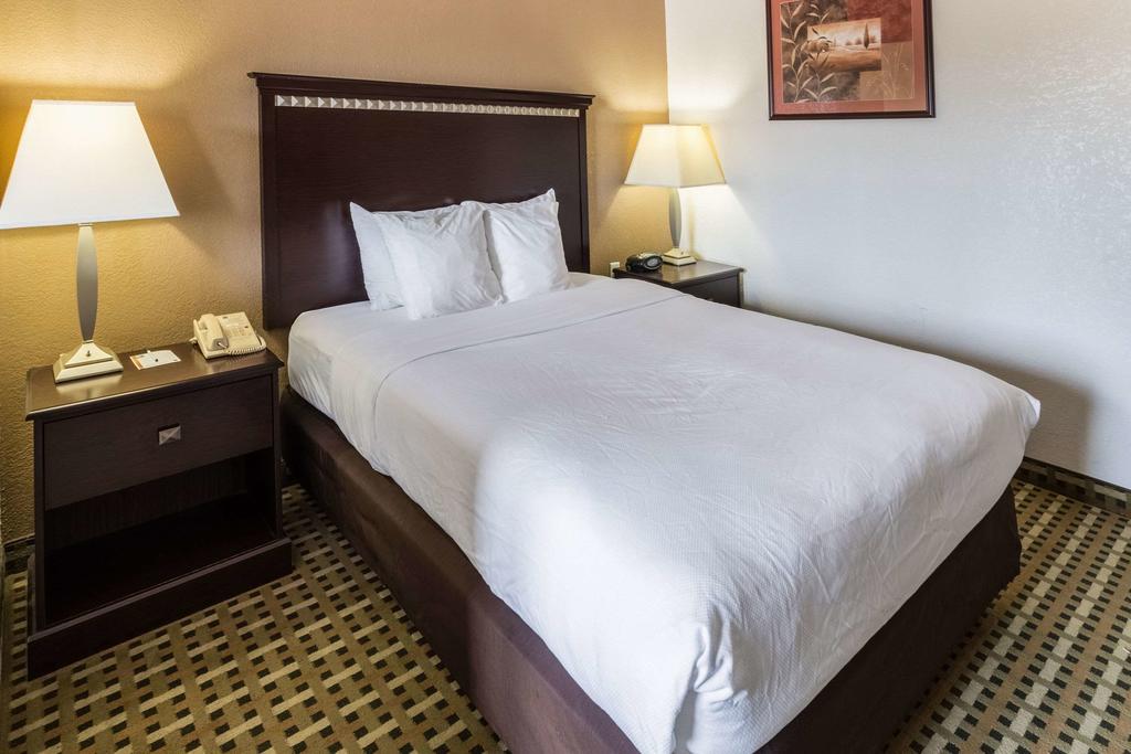 Quality Suites, Ft Worth Burleson - thumb 1