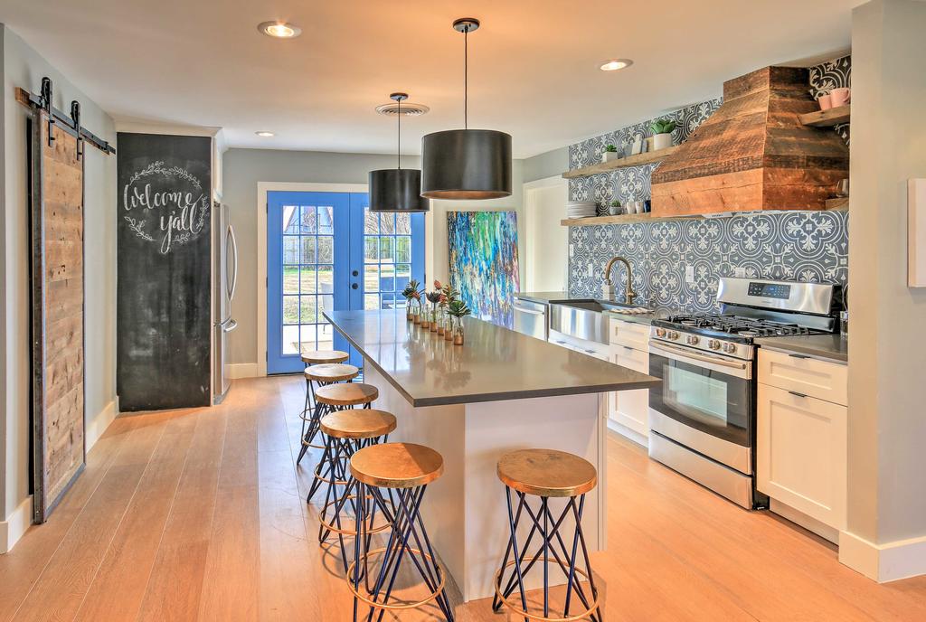 Remodeled Arlington Home Mins To AT&T Stadium! - thumb 1
