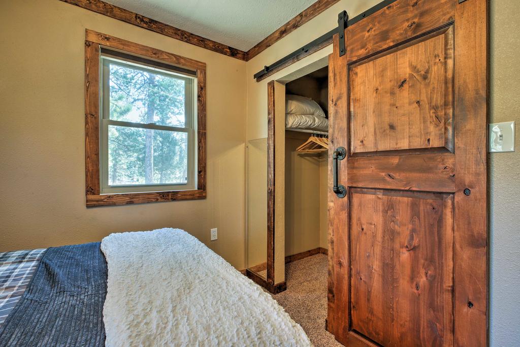 Remodeled Conifer Cabin W/ Deck & Mountain Views! - thumb 0