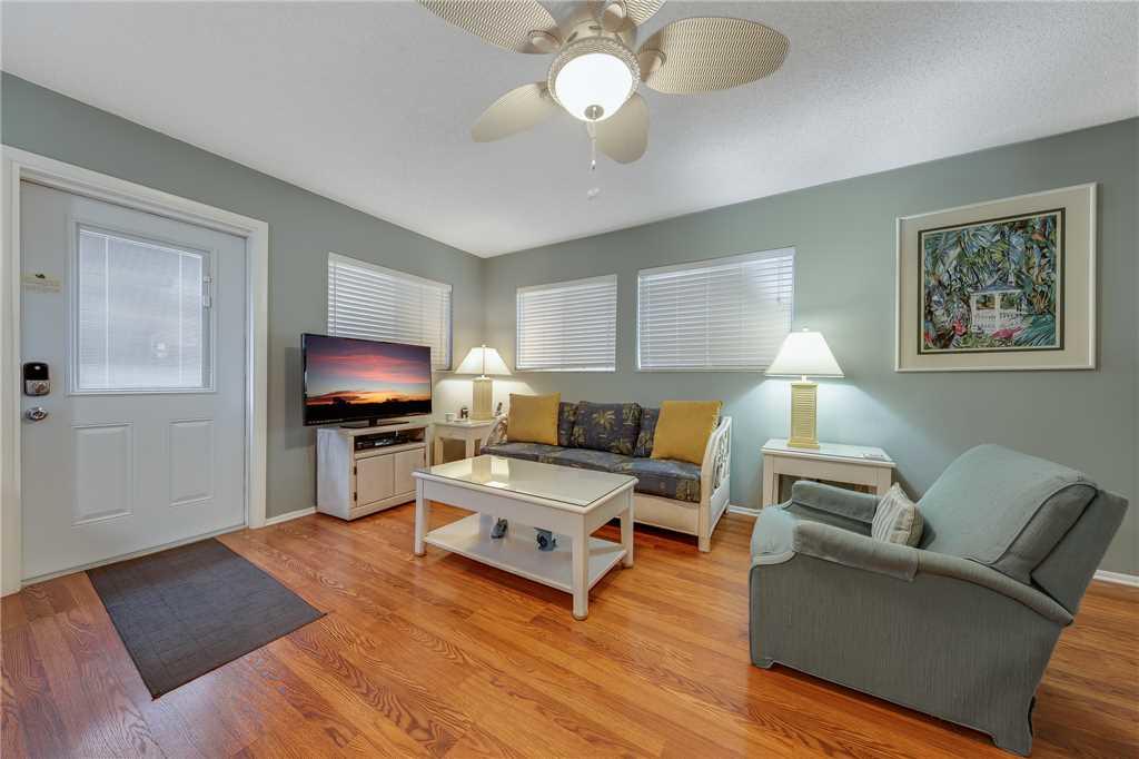 Seahorse 1, Sleeps 4, 1 Bedroom, Heated Pool, Pet Friendly - thumb 0