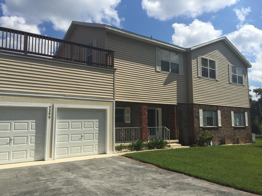Serene Lakefront Duplex Pool, Hottub & Boating - thumb 1