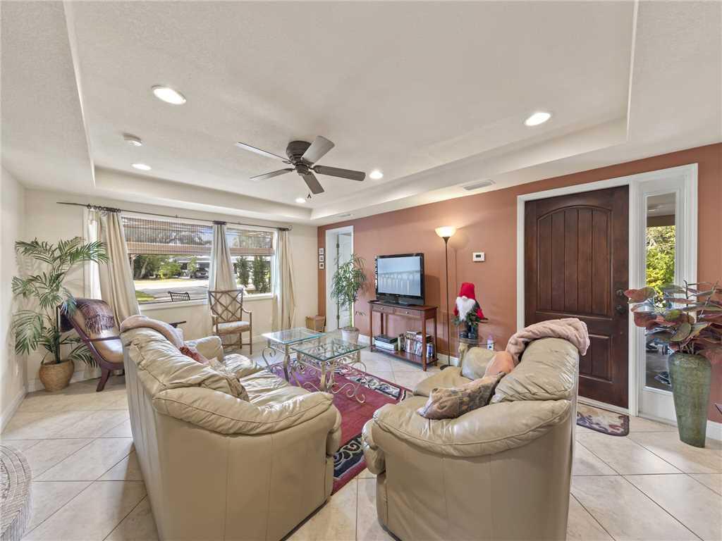 Serenity By The Sea, 3 Bedrooms, Walk To Beach, Sleeps 6 - thumb 2