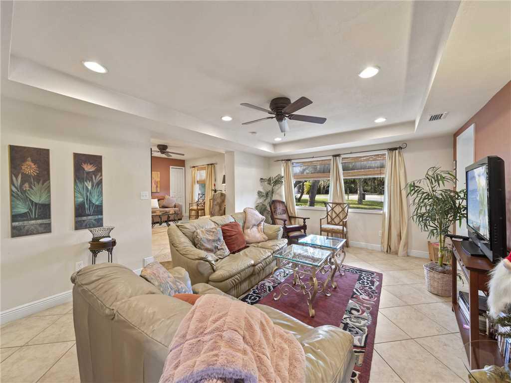 Serenity By The Sea, 3 Bedrooms, Walk To Beach, Sleeps 6 - thumb 3