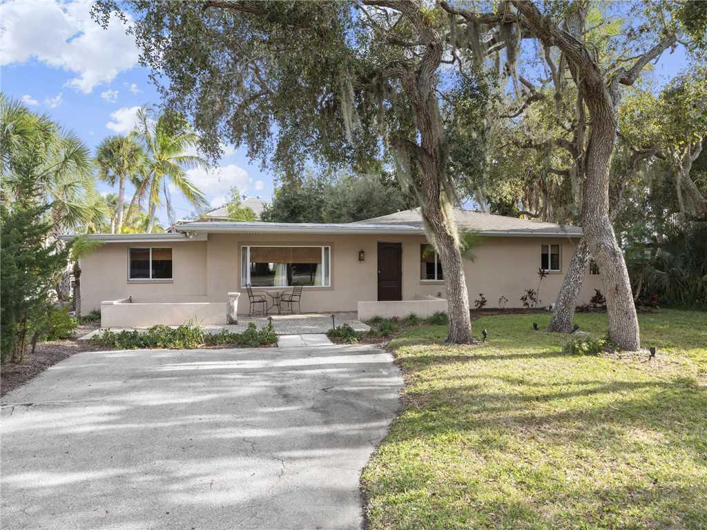Serenity By The Sea, 3 Bedrooms, Walk To Beach, Sleeps 6 - thumb 0