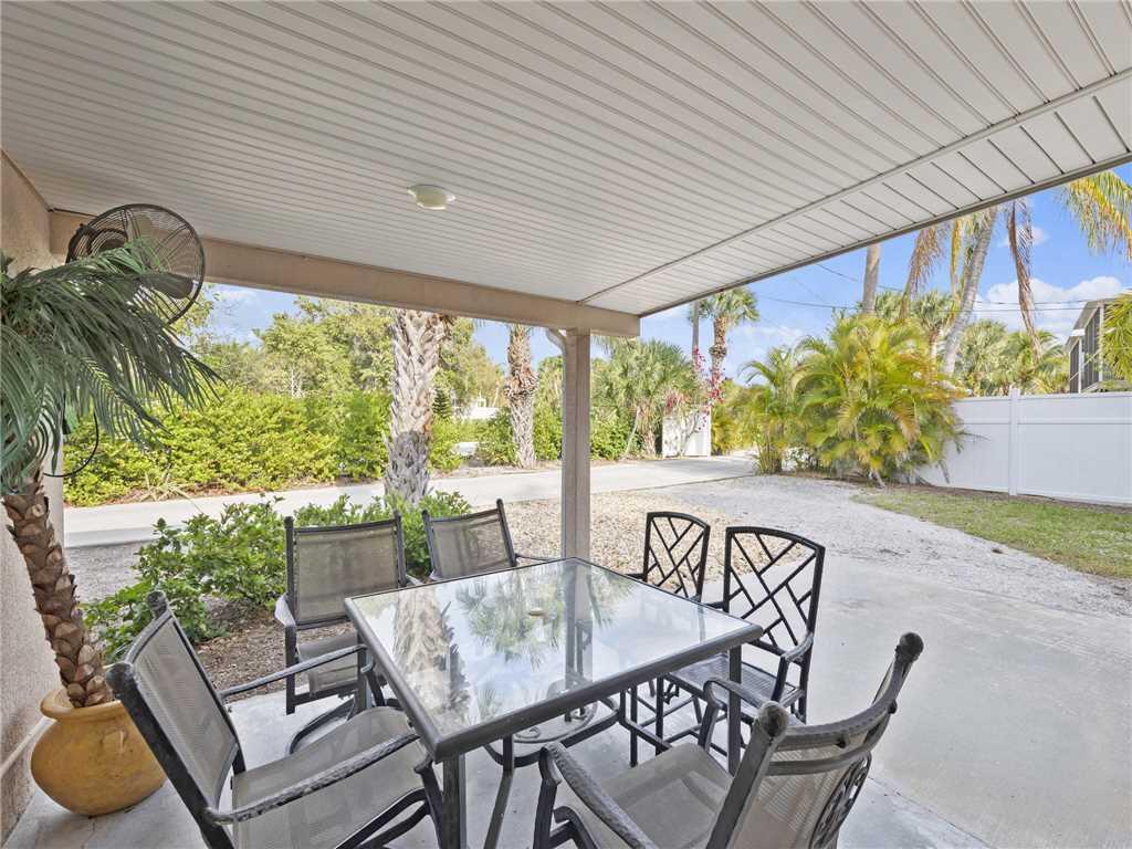 Serenity By The Sea, 3 Bedrooms, Walk To Beach, Sleeps 6 - thumb 1
