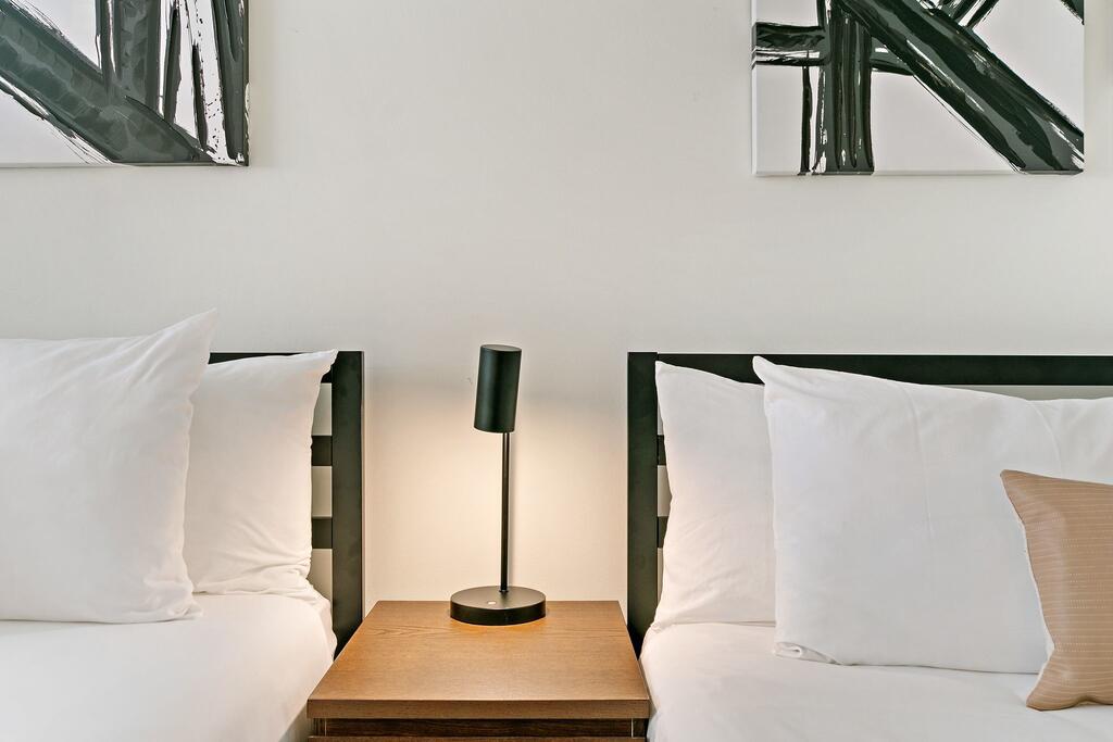 Simply Elegant 1 BR Loft Next To Wrigley F Addison - thumb 2