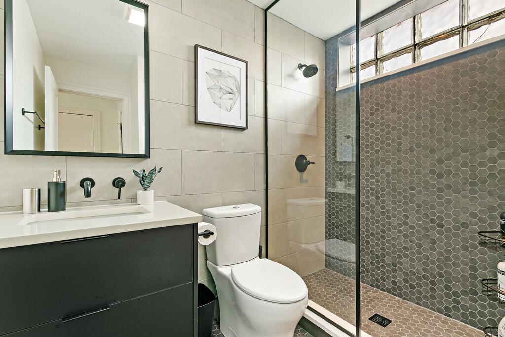 Simply Elegant 1 BR Loft Next To Wrigley F Addison - thumb 3