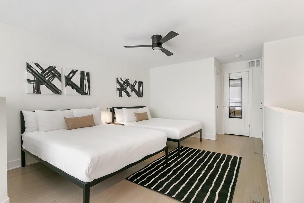 Simply Elegant 1 BR Loft Next To Wrigley F Addison - thumb 1