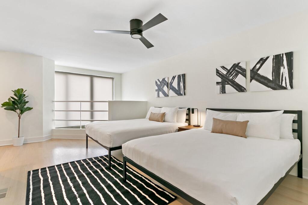 Simply Elegant 1 BR Loft Next To Wrigley F Addison - thumb 0