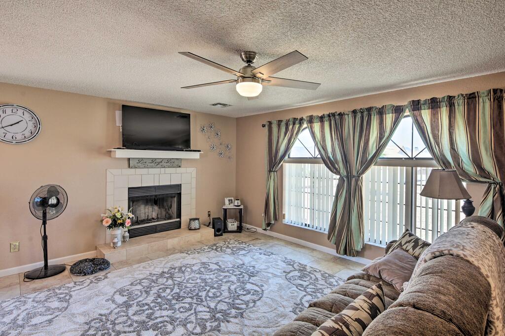 Single-Story Home With Patio, 6MI To Lake Mohave - thumb 3