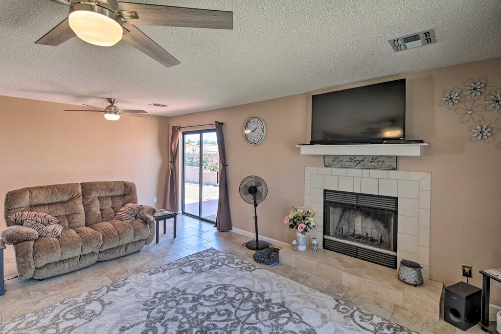 Single-Story Home With Patio, 6MI To Lake Mohave - thumb 2