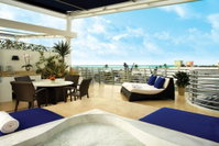 SoBe Ocean Drive Suites Orlando Tourists