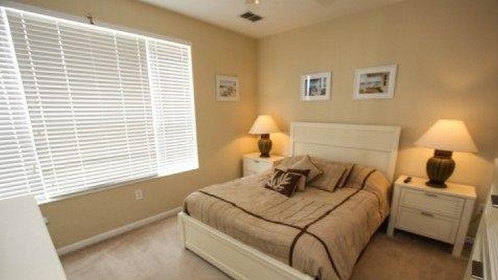 Spacious 3 Bedroom 3 Bath Town Home Near Universal - thumb 0