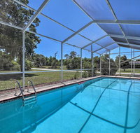 Spring Hill Home w/ Lanai - 1.6 Mi to Weeki Wachee - Orlando Tourists