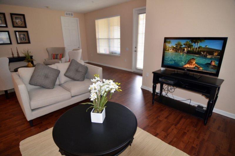 Stunning 3 Bed 2 Bath Condo Located In The Fabulous Vista Cay - thumb 2