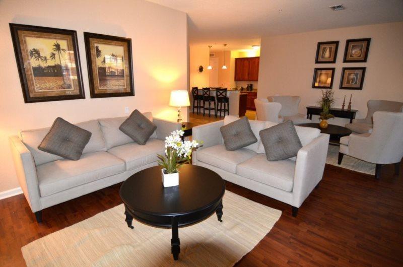 Stunning 3 Bed 2 Bath Condo Located In The Fabulous Vista Cay - thumb 1