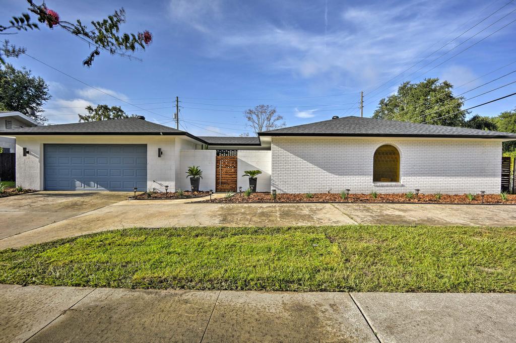 Stylish Getaway W/Amazing Pool Deck -5 Mins To DT! - thumb 2
